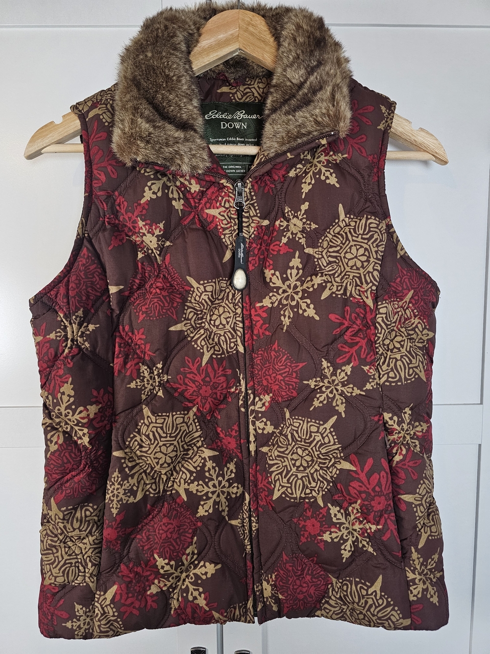 Eddie Bauer Goose Down Vest Faux Fur Collar Chocolate Brown Snowflake Print S